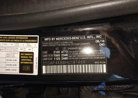 2017 Mercedes-Benz C 300 Sport 4Matic z USA, uszkodzony, nr VIN 55SWF4KB8HU181469